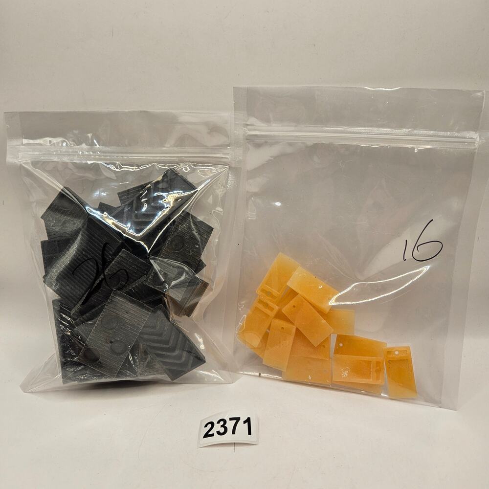 LOT OF 42 USED PLASTIC TILE SHIMS BLACK YELLOW TILE INSTALLATION SPACE SHIMS